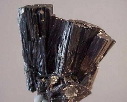 Sulfossais: minerais que possuem radical Pb, Cu ou Ag. Combinados com S, As, Bi.