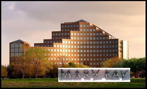 MARY KAY A Marca Todos os Produtos utilizados durantes as Oficinas são da marca Mary Kay, reconhecida internacionalmente pela sua Qualidade e Eficácia nos Resultados: Multinacional Americana; Com