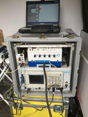 Na perfilagem LIF, utilizando a ferramenta UVOST (Figura 3) fabricado pela empresa Dakota Technologies com capacidade para efetuar ensaios de fluorescência (LIF), cor do solo e condutividade elétrica