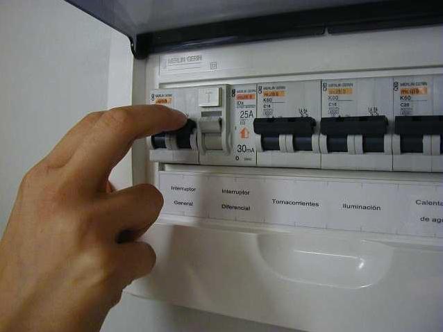 COMO PROTEGER ADEQUADAMENTE UMA INSTALAÇÃO ELÉTRICA?