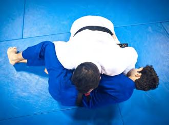 Em qualquer técnica de queda em que o atleta projeta o adversário ao solo de costas, de lado ou sentado, cai na guarda ou na meia-guarda e imediatamente sofre uma raspagem bem sucedida do adversário,