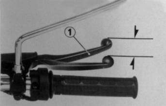 mm. 2. Regulagens menores podem ser feitas por meio do ajustador superior. Puxe o protetor de pó (2) para trás, solte a contra porca (3) e gire o ajustador (4) no sentido desejado.