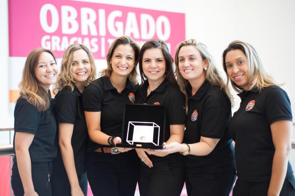 *esq. para direita: Ligia Kashiwagi, Irina Reis, Rosangela Rosa, Gabriela Silva, Manoela Leiro e Camile Stacciarini.