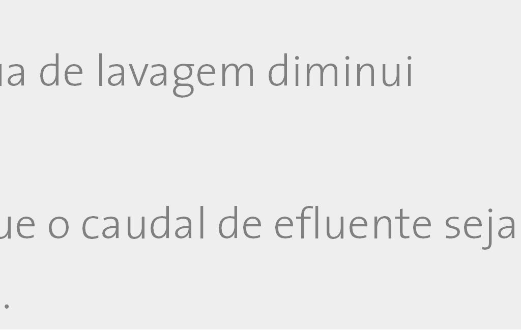 pressão. As fibras são encapsuladas em módulos de PVC montados na vertical.