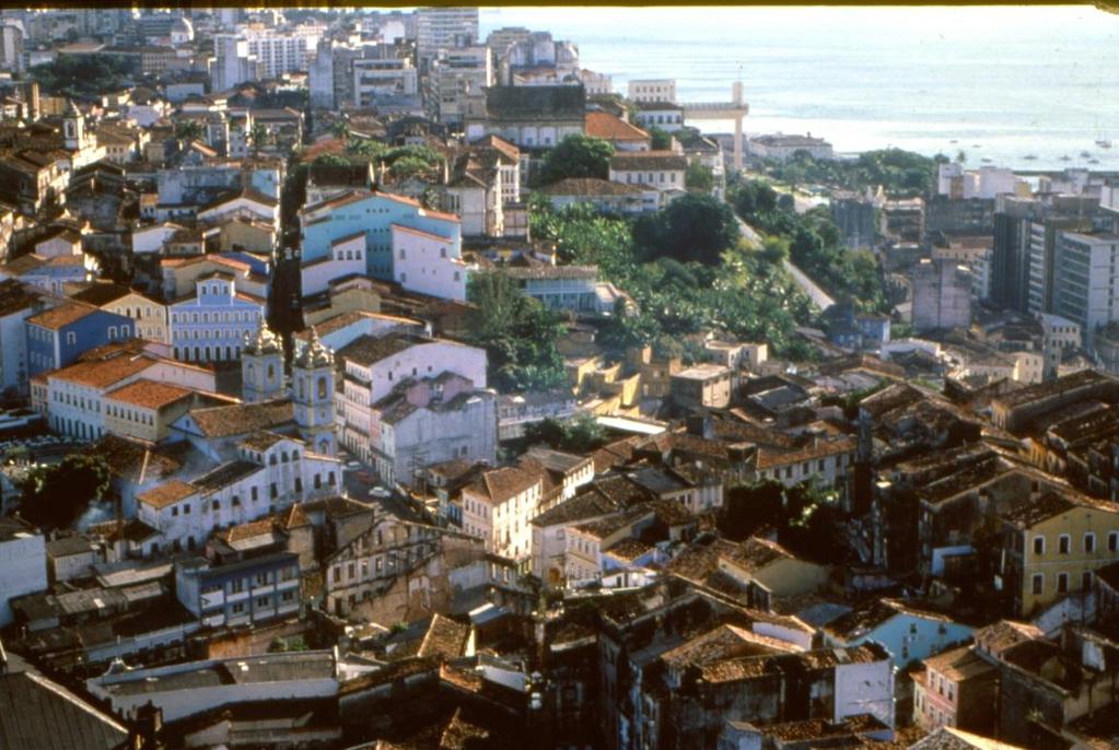 14 www.ciga.unb.br Anjos, R. Foto 4: Vista aérea panorâmica do centro de Salvador. Acervo Bahiatursa. 1985 4. O meu 2º.