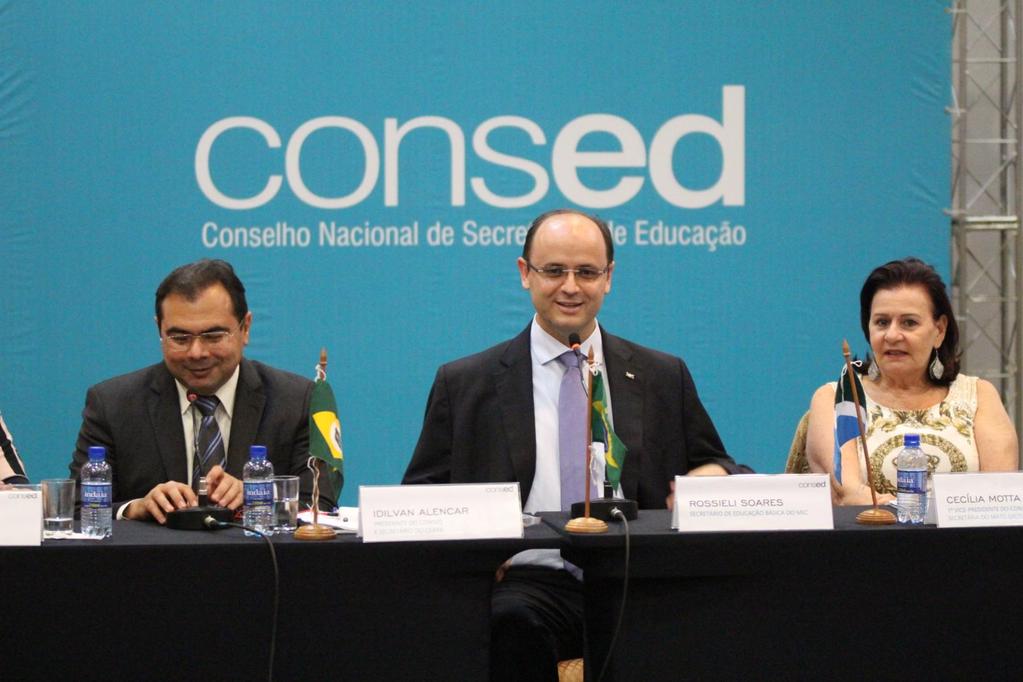 20 Nº 14 de setembro de 2017 Consed se reúne em Brasília para debater implementação do Novo Ensino Médio O Conselho Nacional de Secretários de Educação promoveu nesta quarta-feira (20, em Brasília,