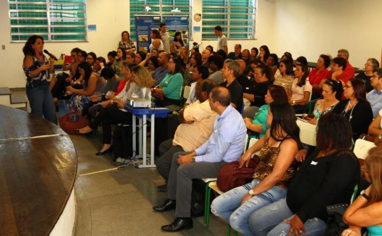 RIO DE JANEIRO Escolas profissionalizantes em Empreendedorismo receberão programa educacional A Secretaria de Estado de Educação do Rio de Janeiro, em parceria com a Shell e a ONG Worldfund,