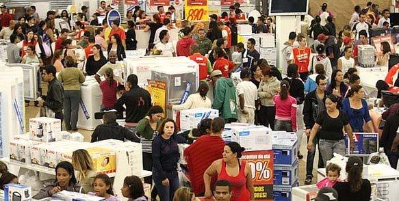 6 Quarta-feira, 25 de setembro de 2013 Economia Pesquisa Confiança do consumidor interrompe queda e volta ao maior patamar desde fevereiro A alta do percentual se deve principalmente ao Índice da