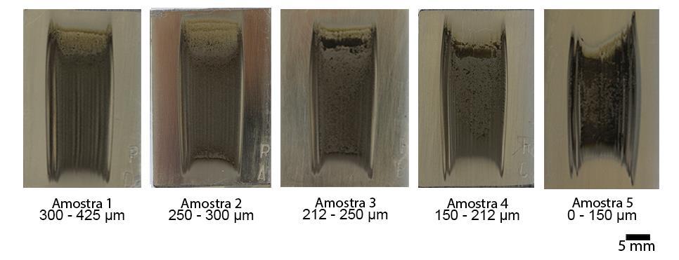 Volume Desgastado (mm³) 9 Figura 5.1 - Amostras após o ensaio de desgaste abrasivo empregando a areia já utilizada em ensaio anterior.