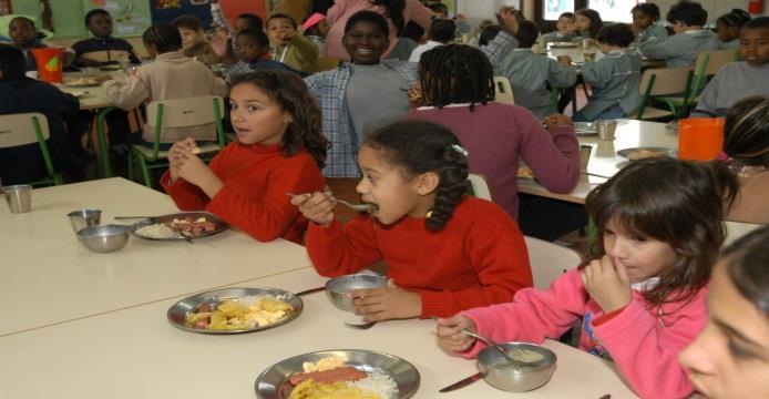 Escola Pública Continuaremos a diligenciar no sentido de aprofundar o já existente bom nível das condições higiénico-sanitárias dos refeitórios escolares e da qualidade nutricional das refeições