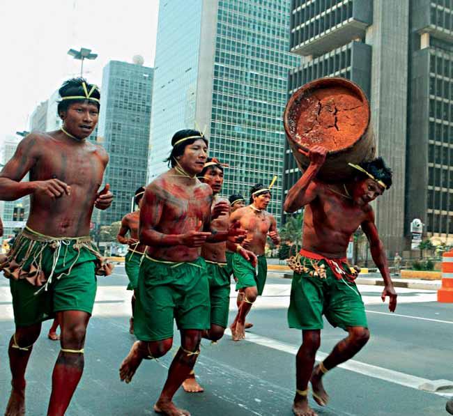 September 2004 Xavante and Timbira, Indigenous peoples from the cerrado region, performing their traditional race of burity palm logs along the Avenida aulista in São aulo, as a symbolic gesture to