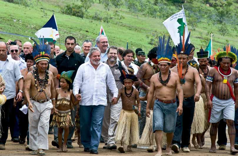 Dezembro 2009 Tuíra Kayapó, 20 anos depois do I Encontro de Altamira, adverte representante da Funai sobre os impactos da construção da UHE Belo Monte, no Rio Xingu, ará, em audiência no Senado