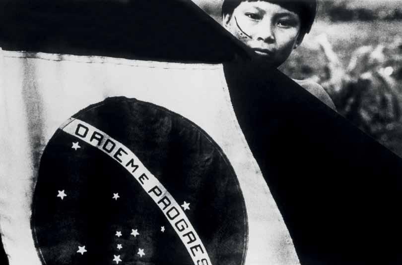 Esta imagem foi símbolo da campanha pelos direitos indígenas na Constituinte. This image was the symbol for the campaign for indigenous rights during the Constituent Assembly.