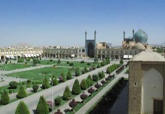 Qazvin, para uma nova, Isfahan, em 1598 e onde se manteve até 1722.