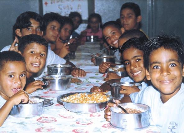 Programa de alimentação, beneficiando 83 crianças de 7 a