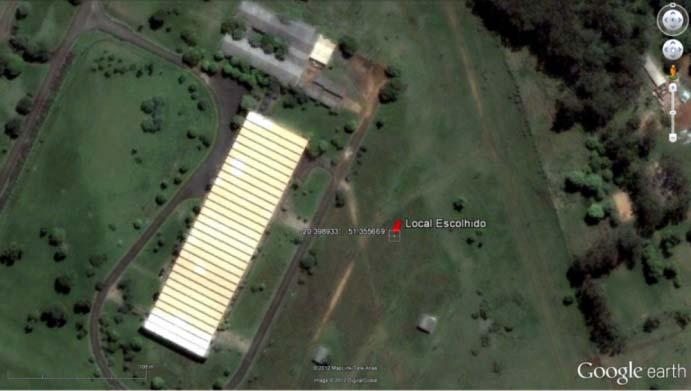 Fonte das fotos: Google Earth Uma vez que o local escolhido em Ilha Solteira atende a todos os requisitos fundamentais, realizou-se o levantamento dos valores de irradiação dos pontos em torno do