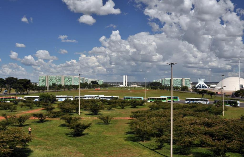 Figura 4.1. O Eixo Monumental visto do deck superior da Plataforma Rodoviária. Mas há outro aspecto.