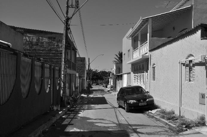 Figura 4.14. Vila Planalto. Exemplo de rua (1). Figura 4.15. Vila Planalto. Exemplo de rua (2). médio; funcionários do alto escalão governamental também vivem aqui desde o começo.
