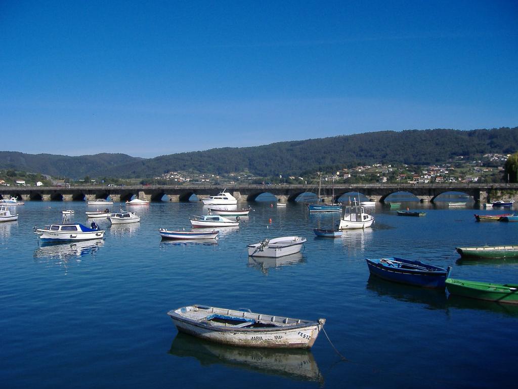g. AS PONTES DO RÍO EUME: PONTEDEUME A vila de Pontedeume atópase situada no Estuario do Río Eume, cruzada pola ponte que lle dá nome, e que foi a máis grande da época medieval en Galicia.