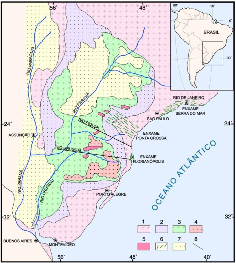 10 oriental e central do ESM, há ocorrência de fenocristais de olivina (Dutra, 2006; Corval, 2009).