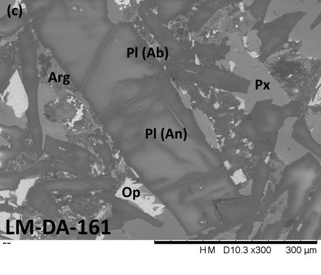 Pequenos grãos de anfibólio (cerca de 100 μm) estão presentes de modo homogêneo, sem um padrão aparente. Figura 6.