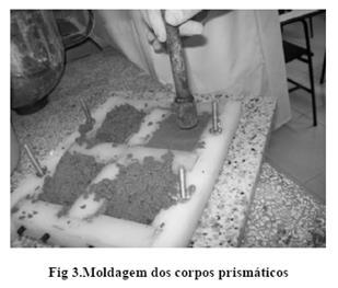 2 Metodologia Para minimizar a penetração dos agentes corrosivos no concreto armado, foi utilizado um material impregnante aquoso que tem como função proteger o concreto dos efeitos da corrosão e