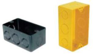 As caixas possuem orelhas para a fixação de tampas, aparelhos ou dispositivos (interruptores e tomadas), assim como orifícios