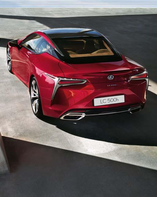 Os engenheiros da Lexus apaixonaramse pelas linhas elegantes do LC, tendo demorado meses a desenvolver uma suspensão dianteira altamente compacta e leve que coubesse sob o capô ultrabaixo do coupé de