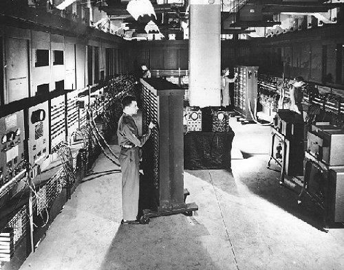 1946-1957: A VÁLVULA A VÁCUO ENIAC 19.000 válvulas, 1.