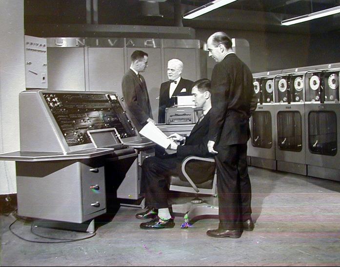 1946-1957: A VÁLVULA A VÁCUO 1951: O primeiro computador comercial foi entregue a um cliente: UNIVAC (Universal Automatic Computer), um ENIAC modificado