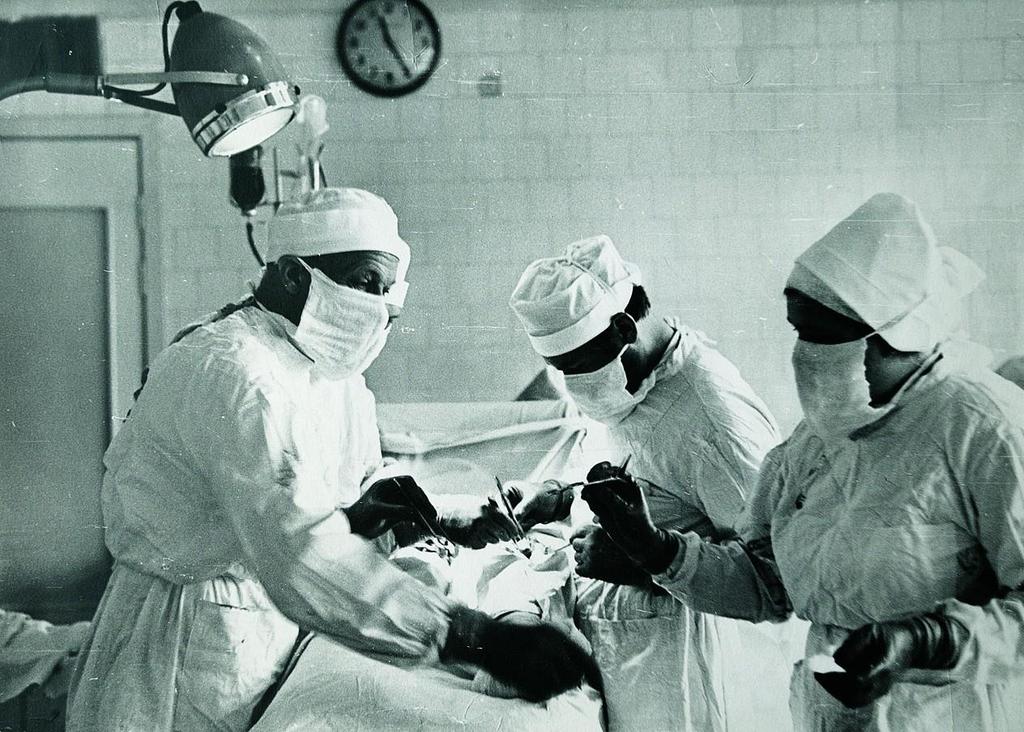 February 25, 1964 in the clinic of Pavlov Medical Institute Vasily Kolesov performed