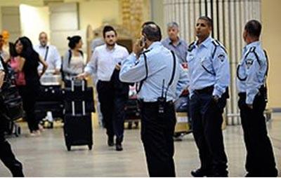 29/11/11 Sib e-ne s: SIB e-ne s 272 C a - A policia de fronteira de Israel está em prontidão no Aeroporto Ben Gurion, após uma manhã relativamente calma.