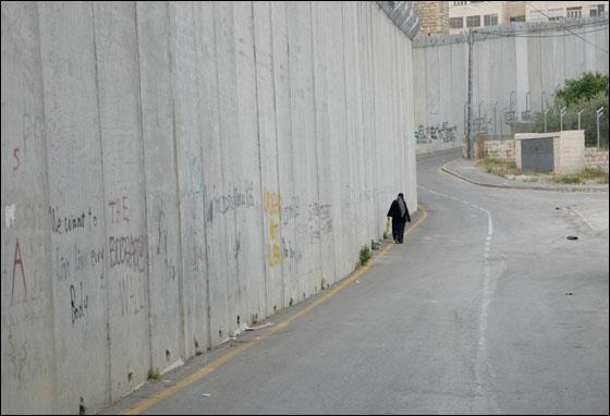 O MURO DE ISRAEL Muro entre Israel e Cisjordânia,