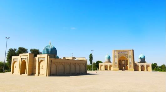 DESTAQUES DO ROTEIRO: UZBEQUISTÃO COMPLEXO KHAZRATI IMAN O complexo arquitetônico Khazrati Iman na cidade de Tashkent foi construído aos redores do túmulo do cientista, estudioso do Alcorão, poeta e