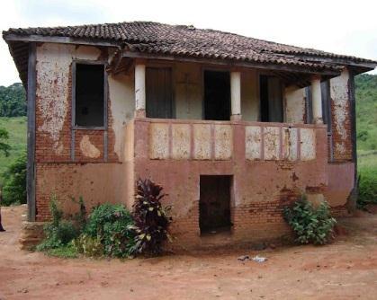 Acima se encontra o Sítio Santa Rita, local onde Arthur Bernardes sitiou-se durante o Estado Novo.