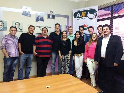 CIC Jovem Young CIC Entre as diversas ações promovidas pela Associação de Jovens Empreendedores (AJE CIC Jovem), foram realizadas edições especiais do Conversando com os Jovens Empresários para