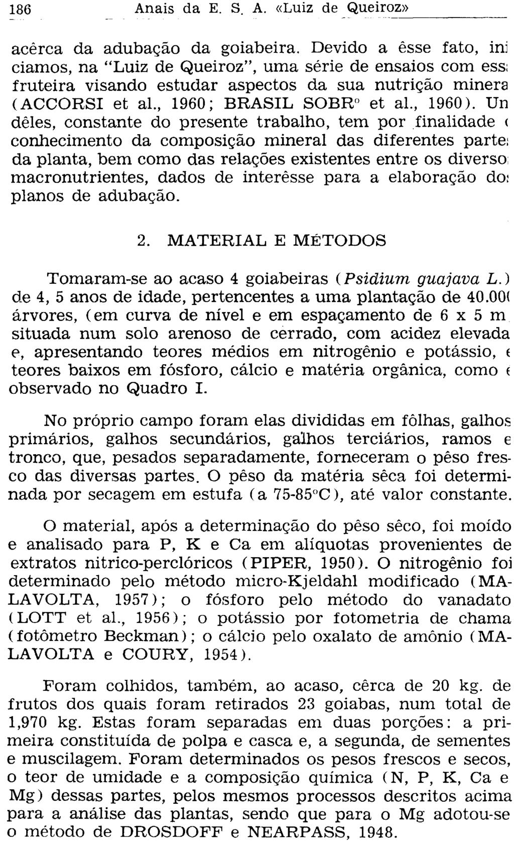 acerca da adubação da goiabeira. Devido a esse fato, ini ciamos, na "Luiz de Queiroz", uma série de ensaios com ess; fruteira visando estudar aspectos da sua nutrição minera (ACCORSI et al.