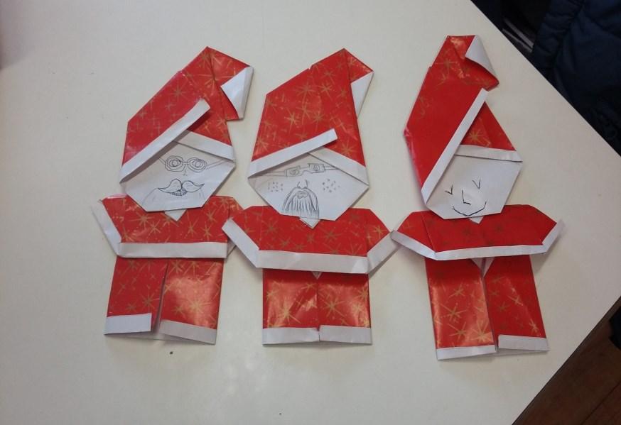 POSTAIS DE NATAL Elaboraram-se postais de natal com matérias recicláveis para enviar a várias Entidades de Évora.