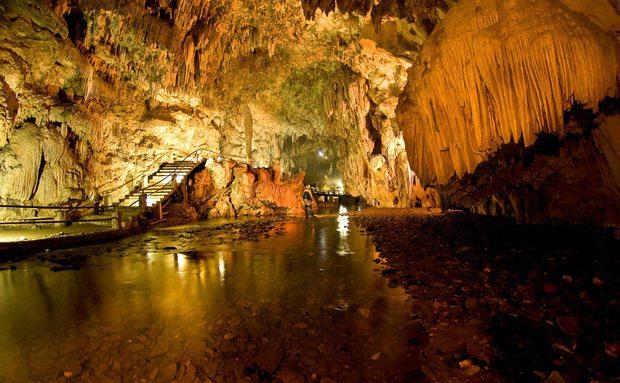 Conceito de Cavidades Caverna é um ecossistema frágil e delicado. Neste ambiente um fluxo de energia está se processando a cada momento, e é preciso todo cuidado quando existem intervenções humanas.