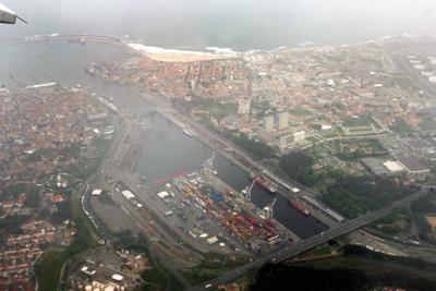 junção dos portos numa única Autoridade portuária; (d) FUSÃO fusão de portos próximos, como é o caso de Malmo e Copenhaga, New York e New Jersey, Vancouver Fraser e vários outros.
