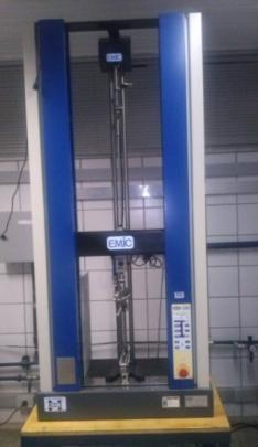 49 Os ensaios de tração foram realizados em uma máquina universal de ensaios, capacidade máxima 2000 kgf (20kN), modelo DL2000 da marca EMIC, localizada no Laboratório de Metrologia do SENAI-CE
