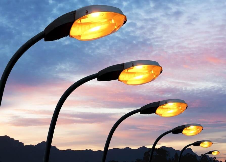 ILUMINAÇÃO PÚBLICA Medidas: Substituição de luminárias por luminárias LED com telegestão Investimento e poupanças: Investimento: 236.