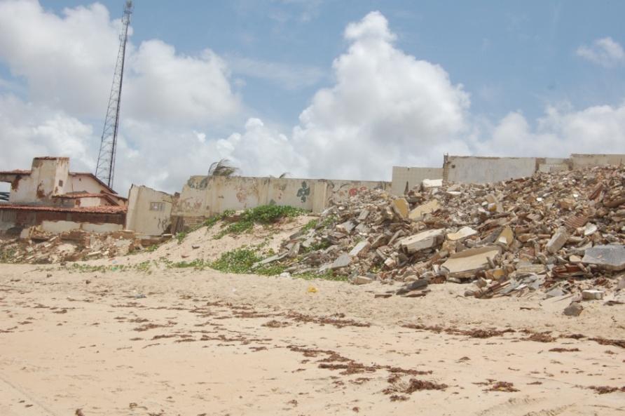 Loss of beach volume at the Jaguaribe river mouth 500 450 y = -0.