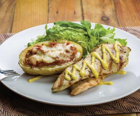 Executivos $19,90 frango mostarda e mel Peito de frango grelhado com molho de mostarda e mel, mix de folhas, batata recheada com tomate seco e gratinada com