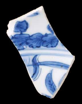 Fig. 107 Fragmento de prato em porcelana da China, reinado Kangxi (1662-1722).