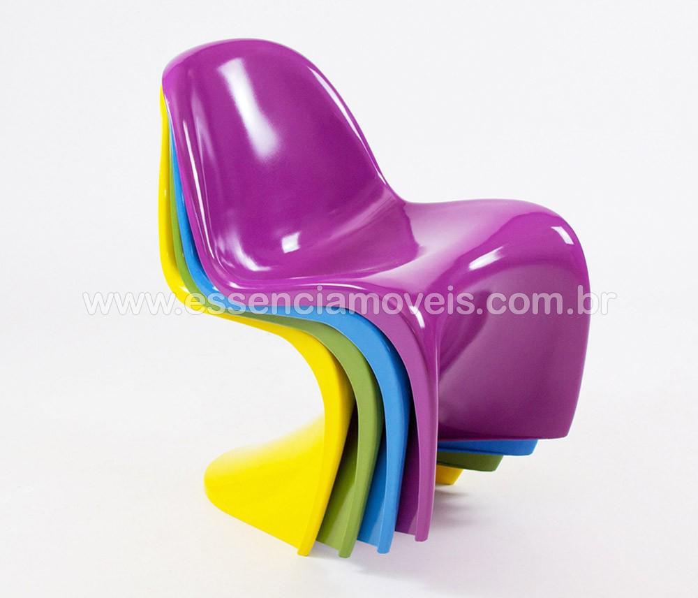 13 Cadeira panton infantil A Cadeira Panton Infantil é uma releitura da famosa cadeira do designer Verner Panton.