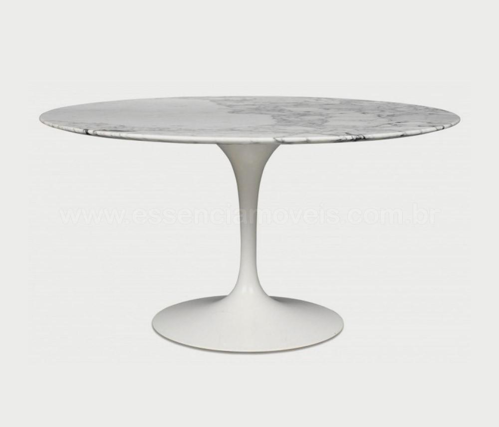 30 Mesa Saarinen de Jantar Redonda Mesa Saarinen de Jantar cuja base lembra um caule de flor, a famosa mesa Tulipa, conhecida internacionalmente pelo sobrenome de seu criador, o filandês Eero