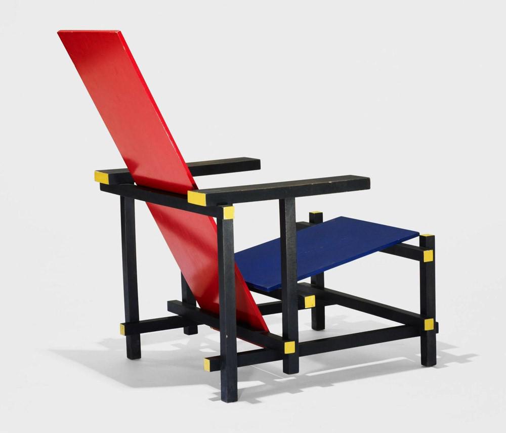 43 Poltrona Red and Blue A Poltrona ou Cadeira Red and Blue, desenhada pelo arquiteto Gerrit Thomas Rietveld (1888-1964), esteve na vanguarda dos experimentos realizados por diversos membros do