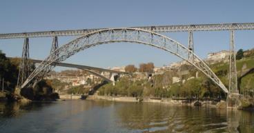 Figura 6:Ponte Maria Pia no Porto [3] Com a evolução da construção metálica em Portugal, esta começou a assumir outra importância, sendo usadas nas mais variadas aplicações, nomeadamente estruturas