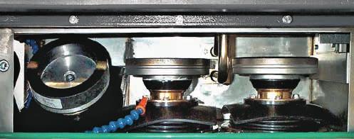 función de stand-by corta automáticamente la alimentación de los husillos y cierra los circuitos neumático y de enfriamiento.